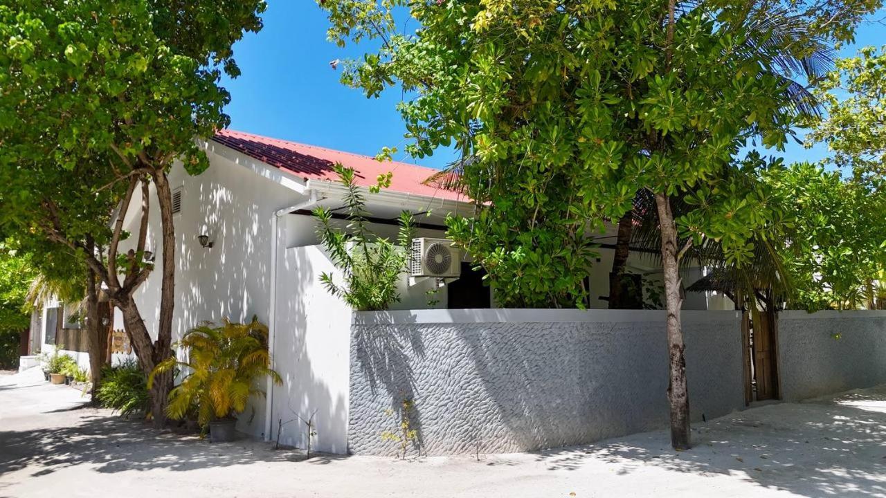 Seascape Retreats Dhigurah Hotel ดิห์กูราห์ ภายนอก รูปภาพ