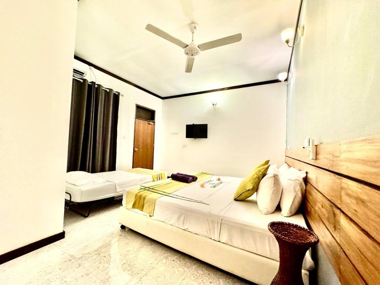 Seascape Retreats Dhigurah Hotel ดิห์กูราห์ ภายนอก รูปภาพ
