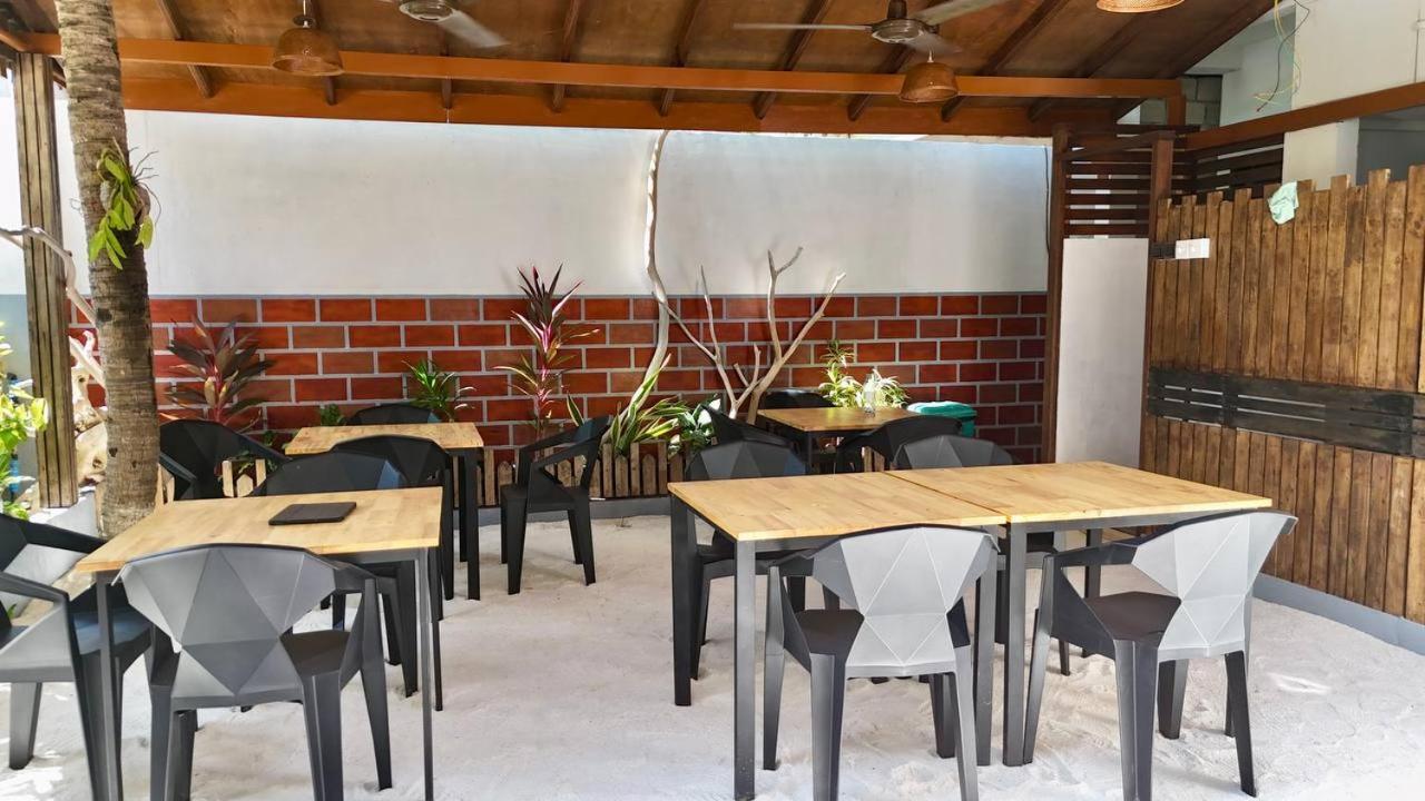 Seascape Retreats Dhigurah Hotel ดิห์กูราห์ ภายนอก รูปภาพ