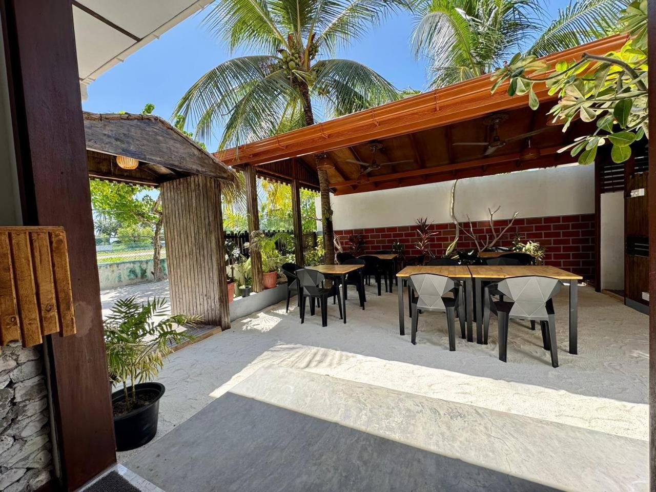 Seascape Retreats Dhigurah Hotel ดิห์กูราห์ ภายนอก รูปภาพ